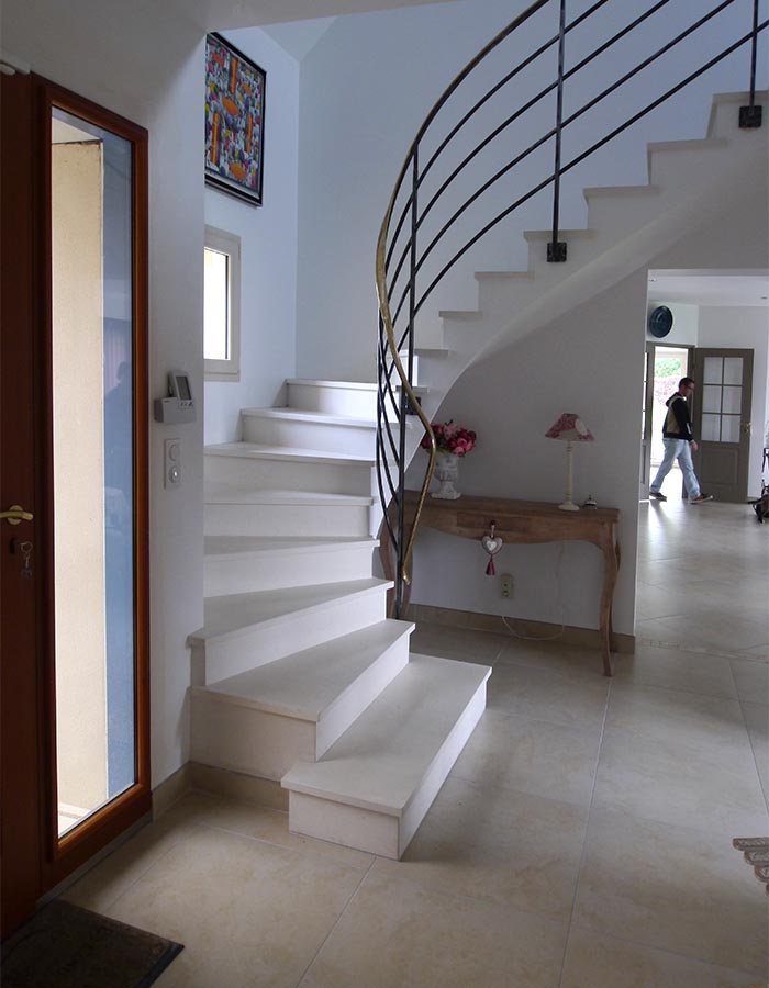 L'escalier, le même ou presque. Maison bioclimatique en Yvelines