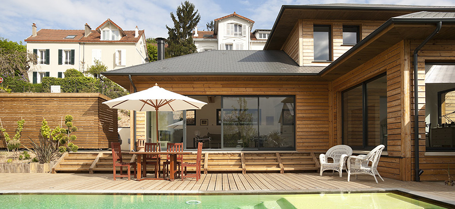 Superbe maison bois, sa terrasse, sa piscine